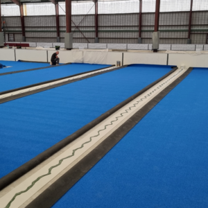 bande de jonction et encollage du gazon synthétique